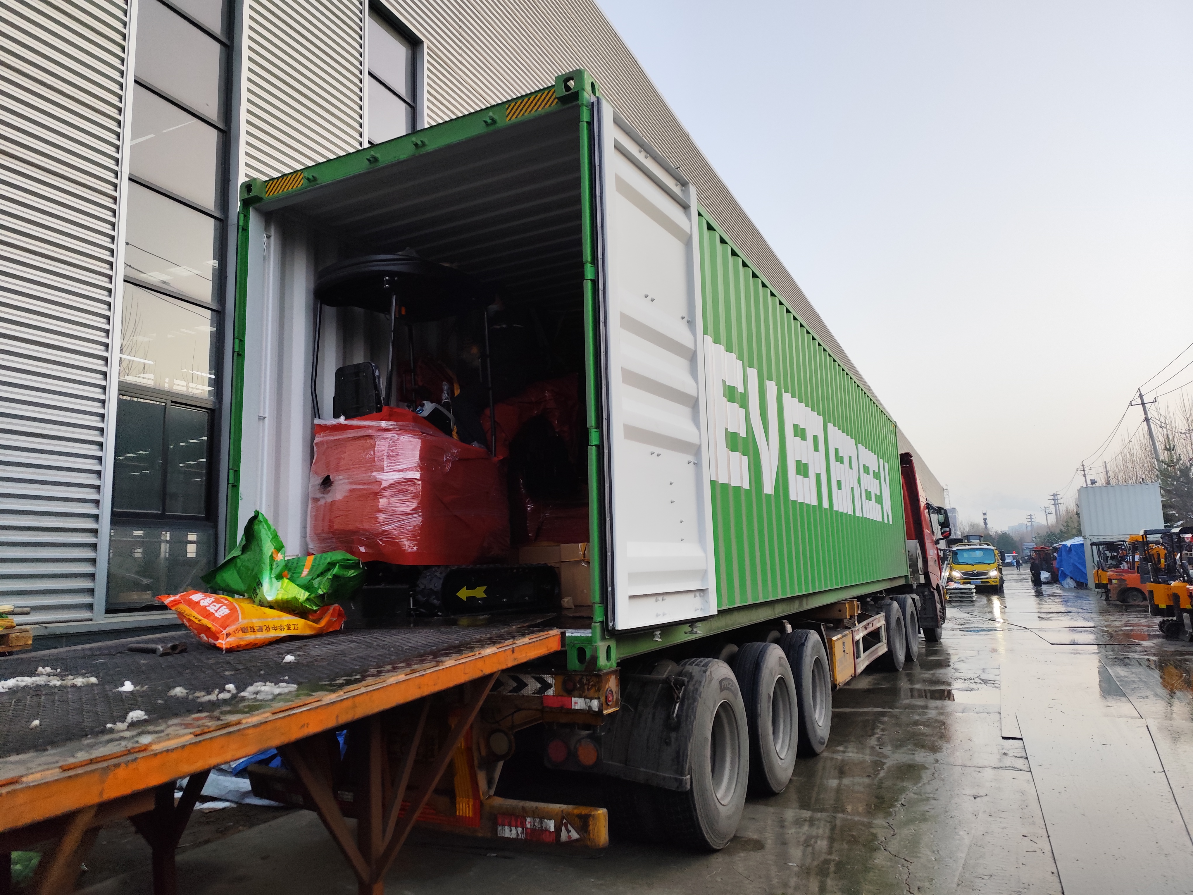 تم الانتهاء من إنتاج الحفارات الصغيرة للعملاء الفرنسيين وشحنها