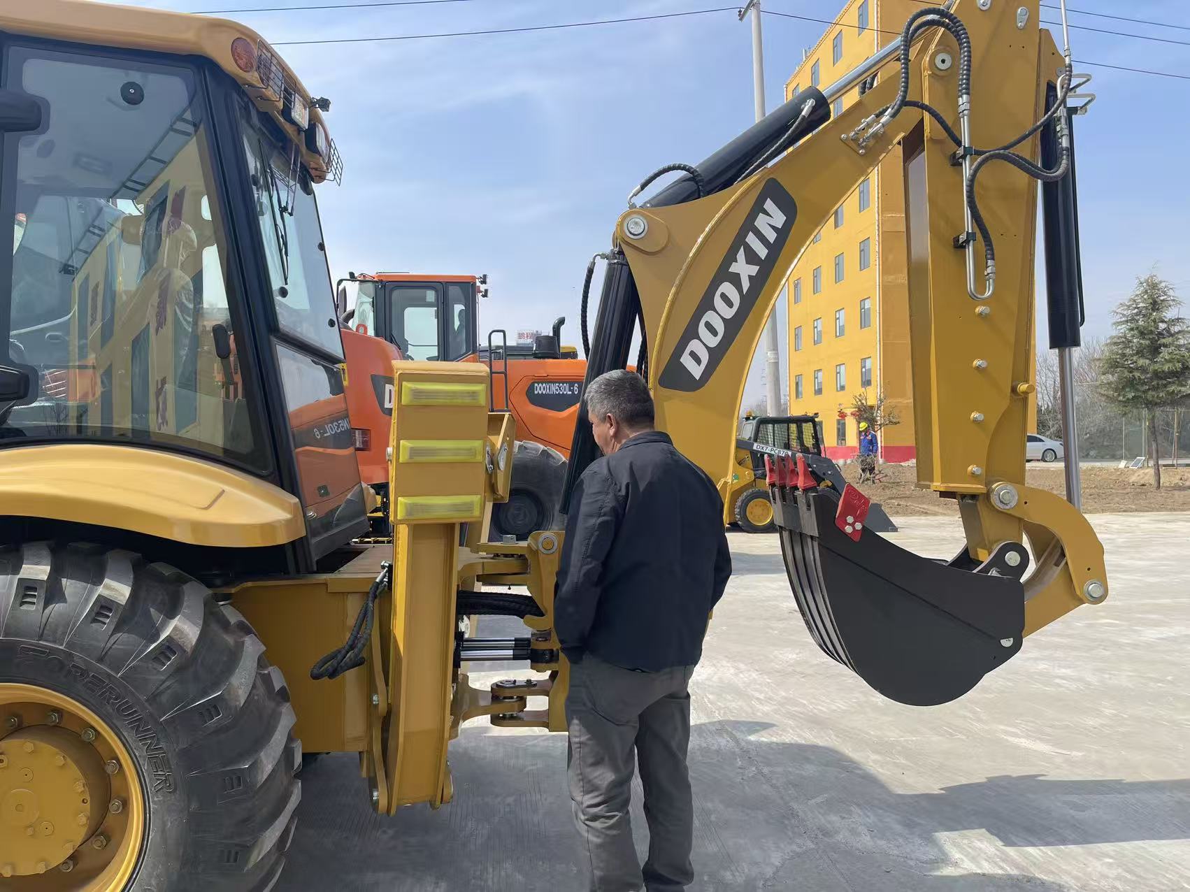 عملاء أمريكا الجنوبية يزورون مصنعنا